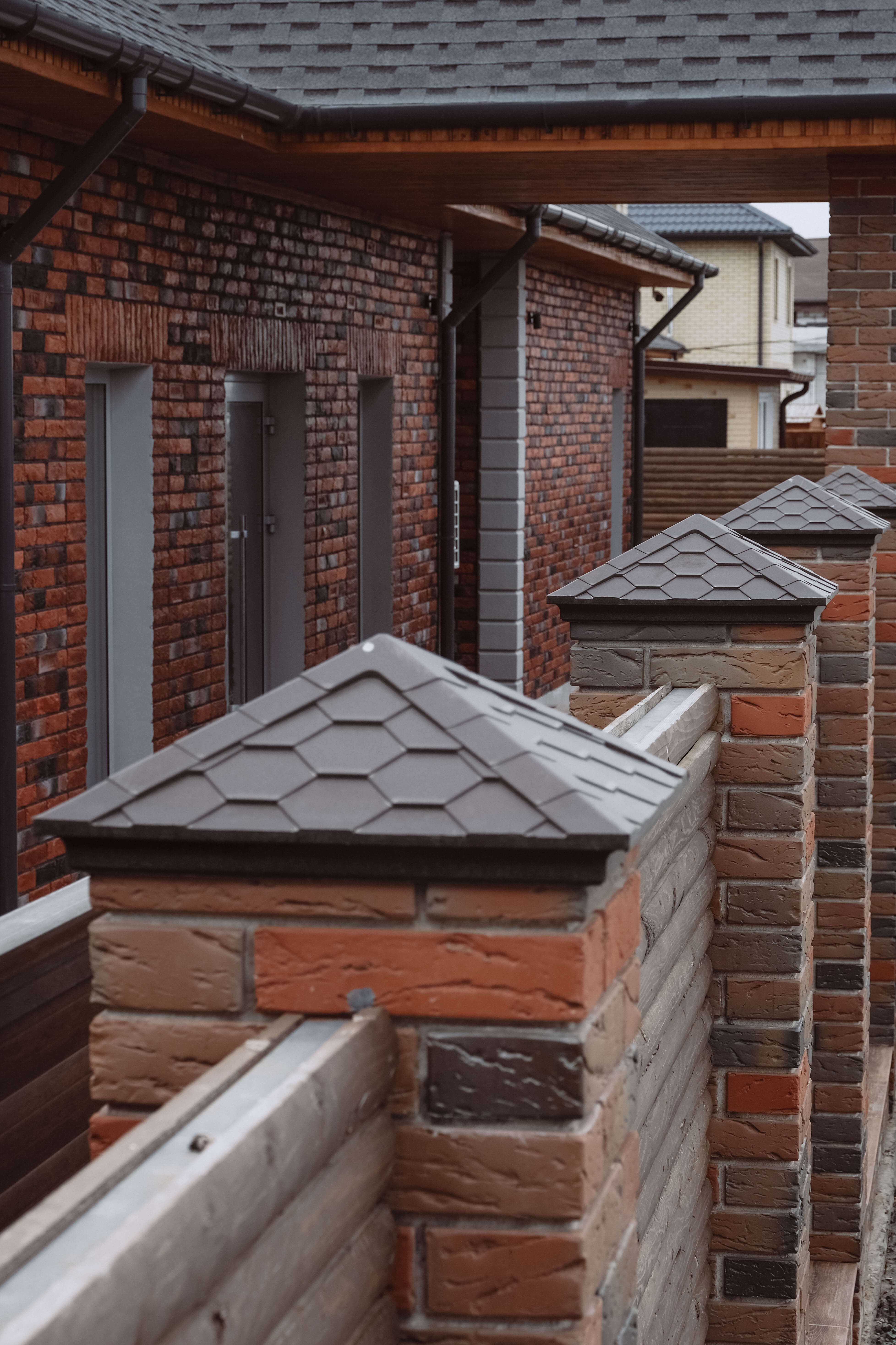 Колпак Zking Эверест Коричневый на столб 1.5х1.5 кирпича (390х390мм) в Нижнекамске фото